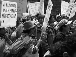 Manifestación por el caso Tauccamarca | Pobladores demandando justicia en el caso de envenenamiento por plaguicidas en Tauccamarca, Cusco / Foto: RAAA