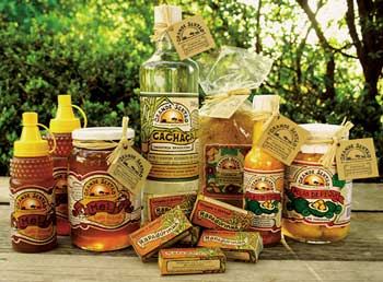 Productos de la Cooperativa Grande Sertão: pulpas congeladas, miel, pequi, aguardiente de caña, panela / Foto: Samuel Mendes Productos de la Cooperativa Grande Sertão: pulpas congeladas, miel, pequi, aguardiente de caña, panela / Foto: Samuel Mendes