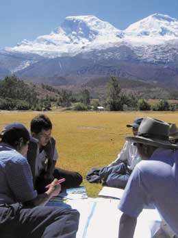 Trabajo grupal en Ranrahirca (Áncash, Perú) / Foto: Soluciones Prácticas ITDG Trabajo grupal en Ranrahirca (Áncash, Perú) / Foto: Soluciones Prácticas ITDG