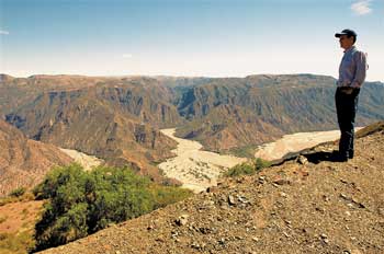 Terreno escarpado de los Andes, al norte de Potosí, Bolivia / Foto: autores Terreno escarpado de los Andes, al norte de Potosí, Bolivia / Foto: autores