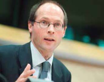 Como Relator Especial de las Naciones Unidas sobre el Derecho a la Alimentación (2008-2014), Olivier De Schutter se ha pronunciado muchas veces sobre la urgente necesidad de que haya cambios en los sistemas alimentarios mundiales. En marzo de 2014 publicó su informe final haciendo firmes recomendaciones a favor de la agroecología. Materia (esmateria.com)