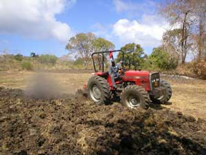 El tractor: un símbolo en los debates del uso de la tierra en Granada / Foto: GRENCODA El tractor: un símbolo en los debates del uso de la tierra en Granada / Foto: GRENCODA