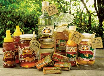 Productos de la Cooperativa Grande Sertão: pulpas congeladas, miel, pequi, aguardiente de caña, panela / Foto: Samuel Mendes